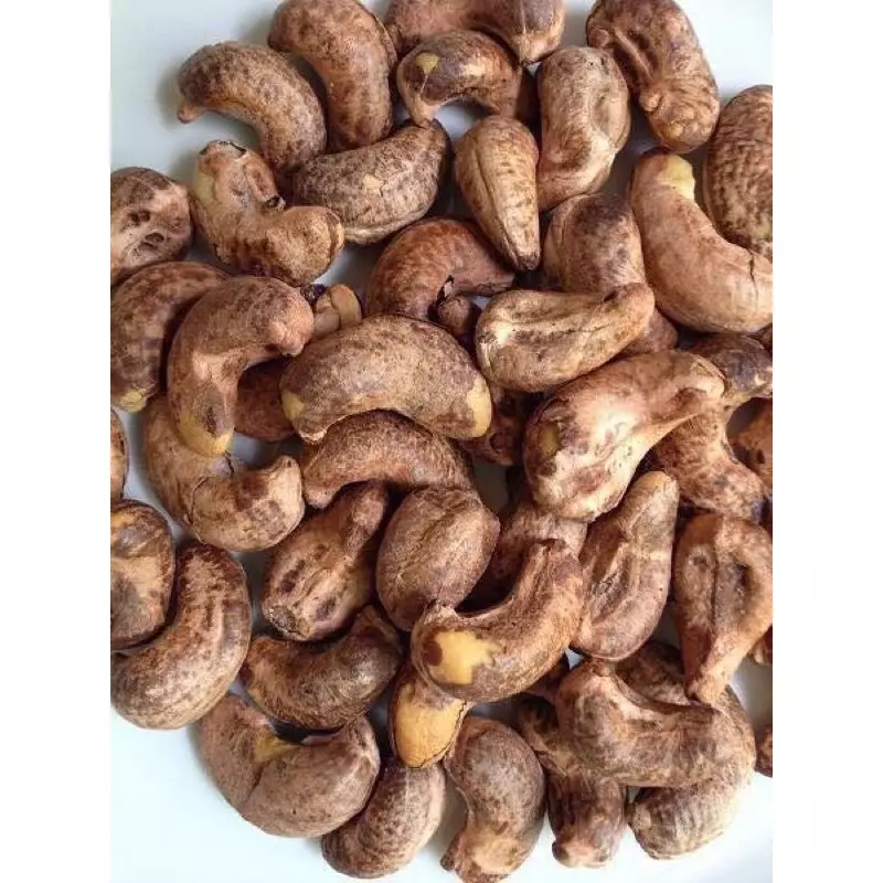 Roasted Salted Cashew With Silk Shell A180 Packed In Tin Can / Carton Cheap Price Hot Selling Nutritious Best Quality OEM ODM