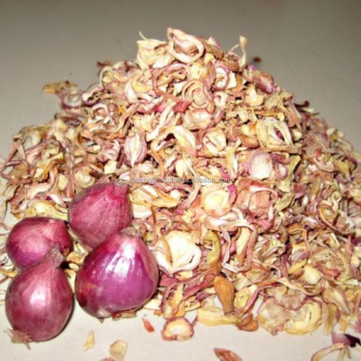 Wholesale Food Grade Red Dehydrated Onion Dried Sliced Onion Fried Shallot From Vietnam