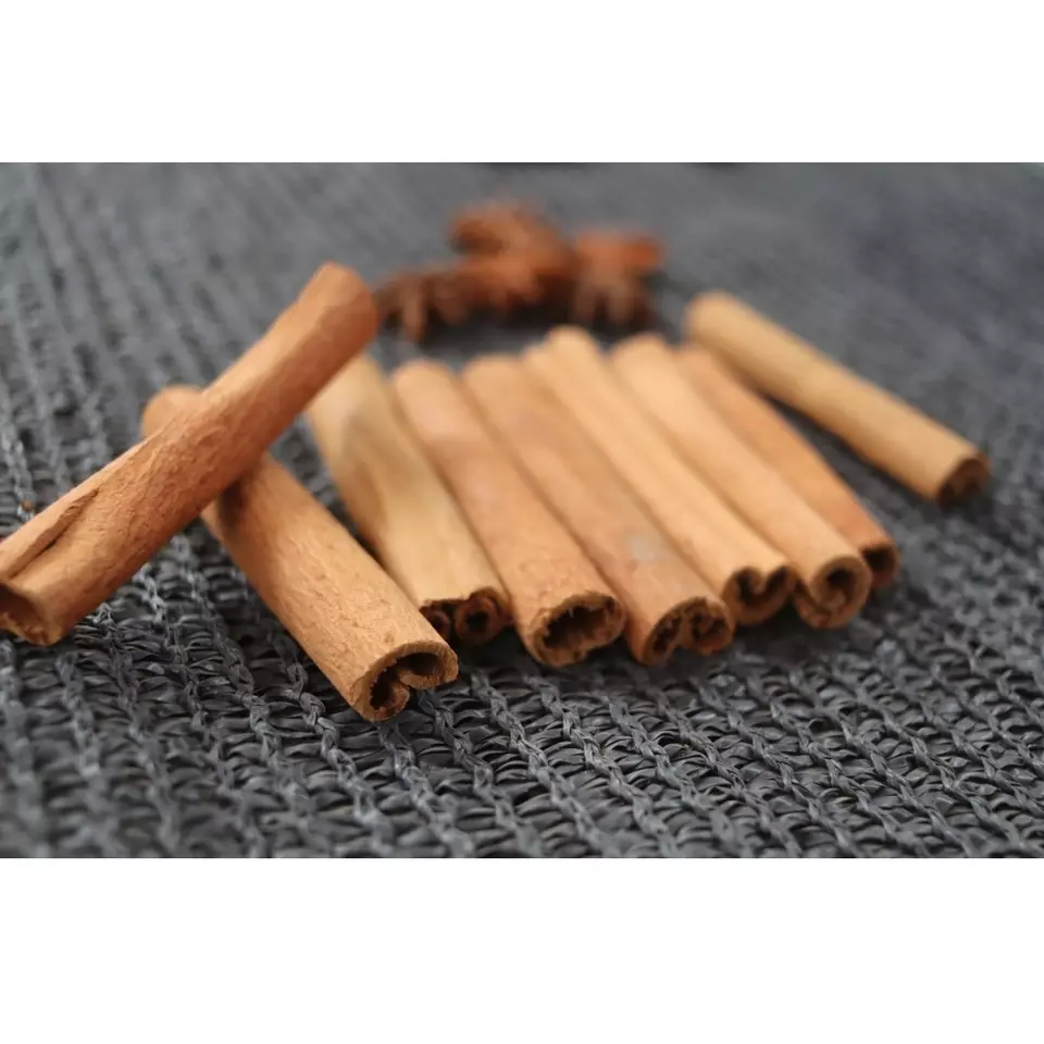 Sun Dried Reddish Brown Color Dried Style Raw Processing Type Round/Whole Shape Cassia Cigarette Origin From Vietnam