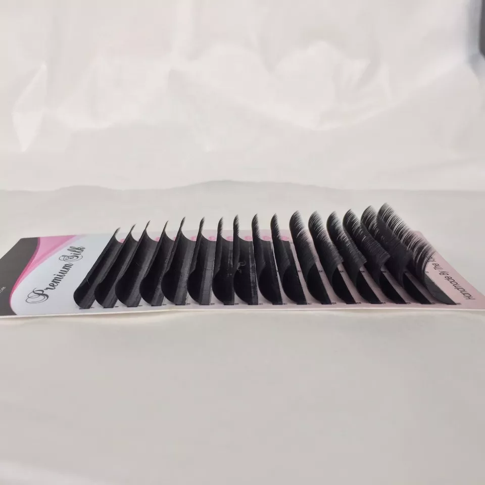 Premium silk is always the first choice of customers, come to us we will make you satisfied Eyelash Kingmaker