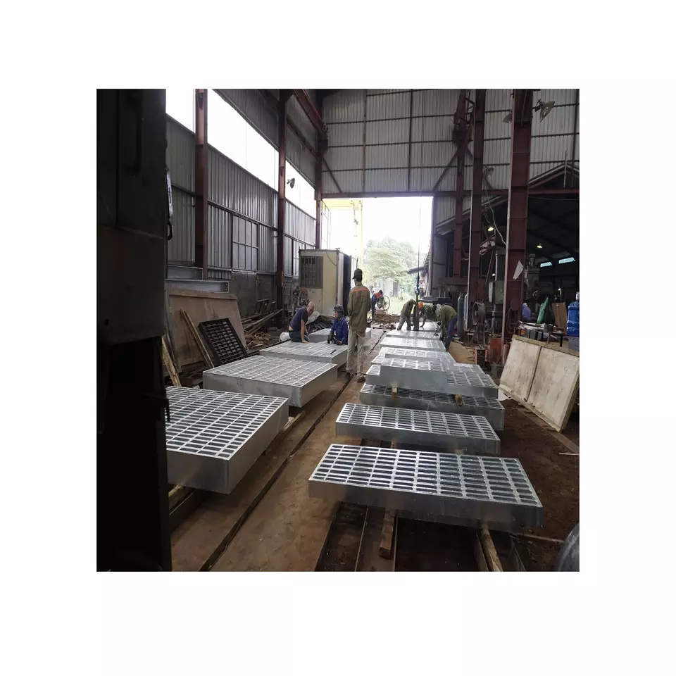 MBMA 2012 Standard Stainless Steel SS400 Grade Heavy Type For Infrastructure Projects Grating Origin From Vietnam