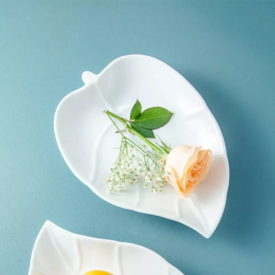 OEM DEAL SUPER SEPTEMBER Leaf-shaped plate porcelain tableware for high quality hotels and restaurants from Viet Nam