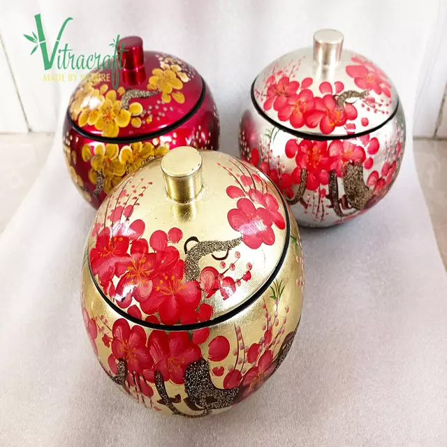 Jars with lacquer lids, lacquer jars. Vietnamese handicrafts. There are many colors and sizes to choose from. meaningful gift