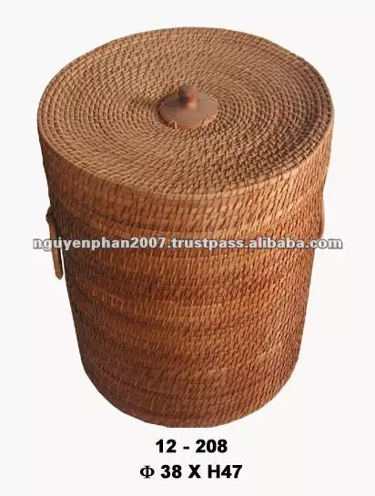 Rattan laundry basket with lid