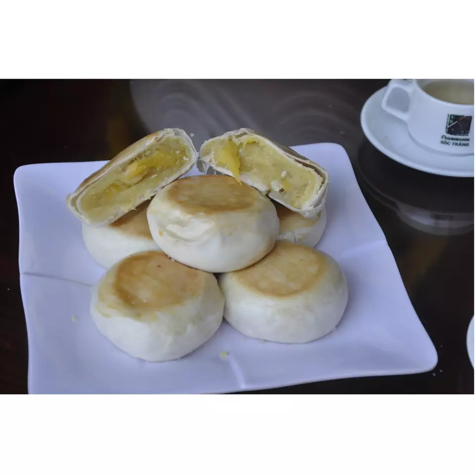 Sweet Taste Cool Dry Storage HACCP GAP Certification Vegetarian Mung Beans Durian pia cake 500gram export from Vietnam