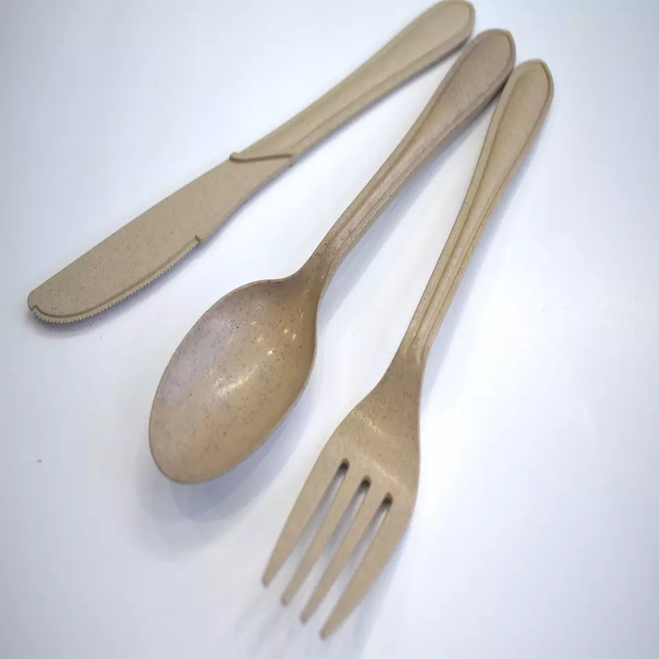 High quality new design eco-friendly plastic Cutlery Set made by Bio-Based (Rice Husk) with Knife Spoon Fork food eating packing