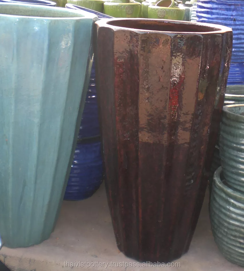 Ceramic glazed pottery