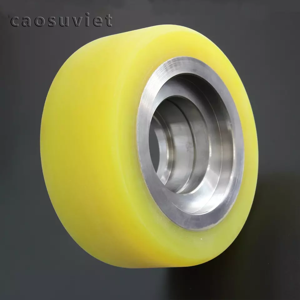 Casting pu wheels with metal core
