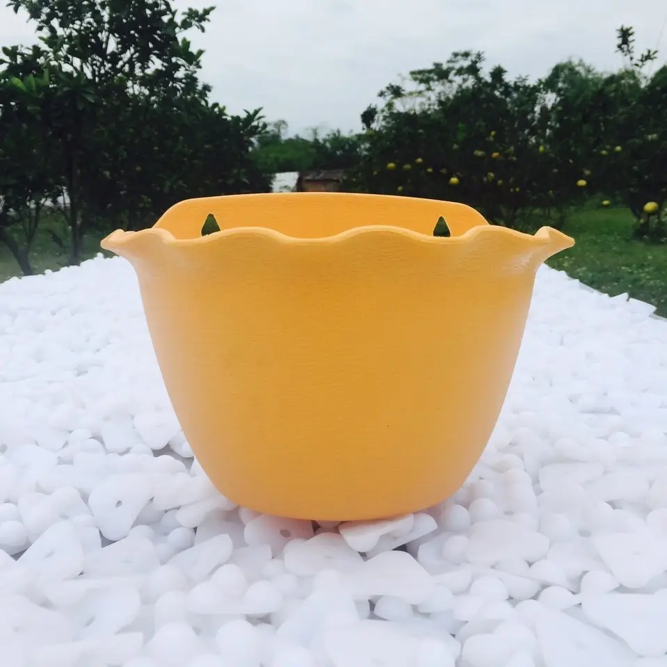 Hottest modern colorful hanging heart plastic flower plant pots for vertical garden, home decoration