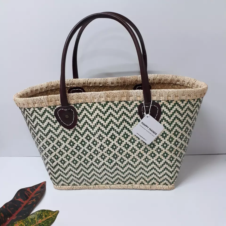 2020 New design straw handbag with leather handle wholesale (Color: natural and green)