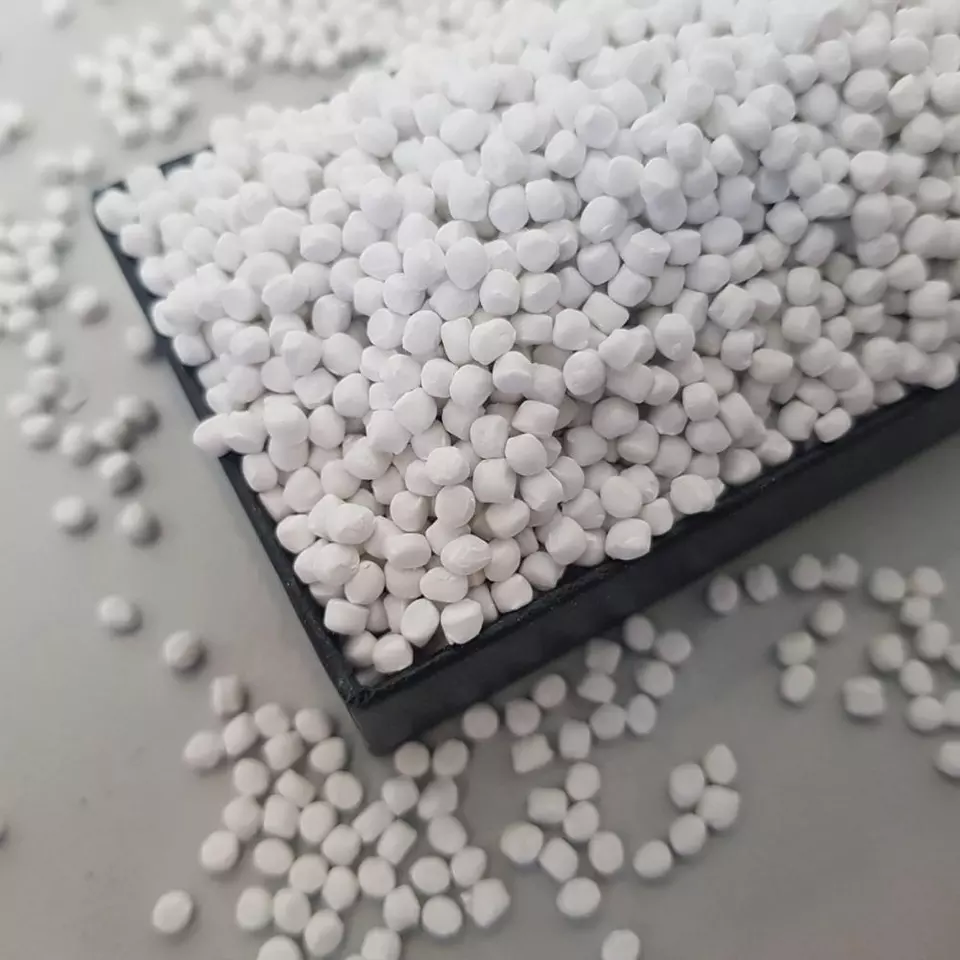 White masterbatch pellets - Raw Plastic Material with Virgin PP/PE granules for plastic products, shopping bags, poly film, pipe