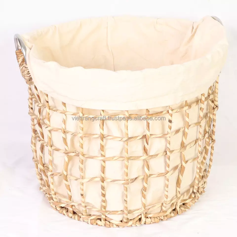 Hot Selling Wicker Seagrass Basket from Water Hyacinth with Metal Handles for Home Decoration Clothes Organizer
