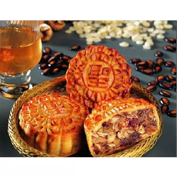Mid-Autumn Holiday Tasty Food Savory Baked Five-Grain Sausage Mooncakes Family Packing Order Origin From Vietnam