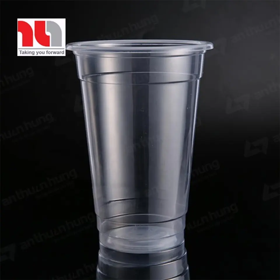 Plastic cups with dome and flat lids