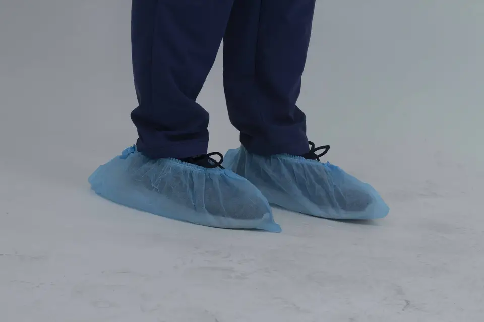 Waterproof Dust Proof Disposable Shoe Covers Non-woven Fabric PP 30 gsm from Vietnam