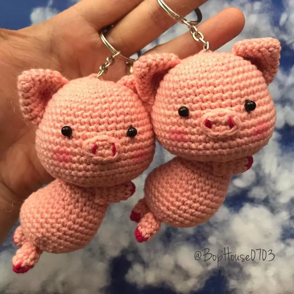 Vietnam Product Pigs Decorated Hand Knitted Wool Custom Shape Keychain Manufacturer Wholesale OEM Customized