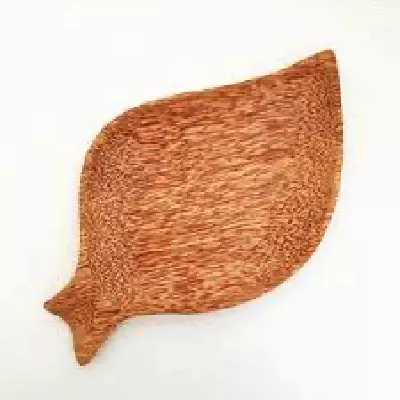 Eco-friendly Handicraft Products Natural Resources Reasonable Price Traditional Style Coconut Wood Plate