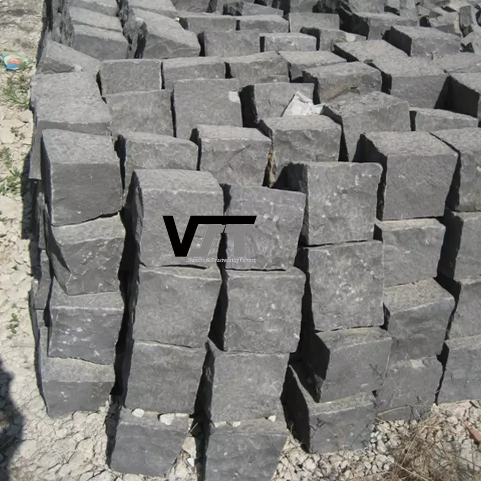 Basalt Rock Split, Vietnam Black and grey Basalt cobble (cubic)