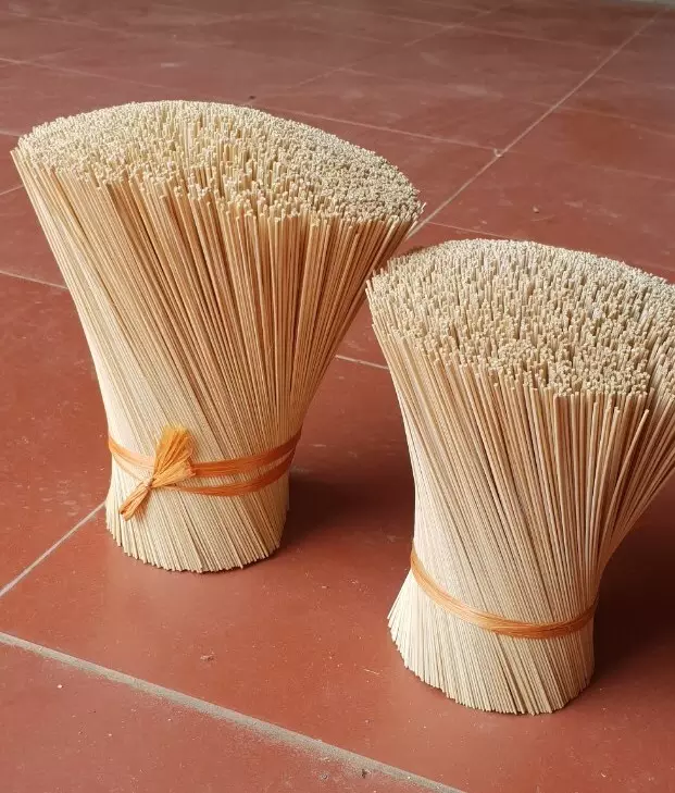 BAMBOO STICKS for making raw agarbathies (Good Materials)-8'' counting 4600 sticks per Kg