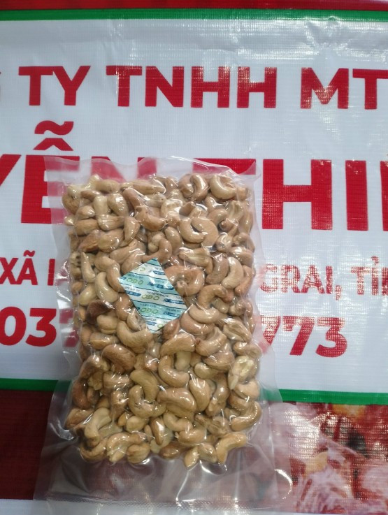 Bag salted roasted cashews